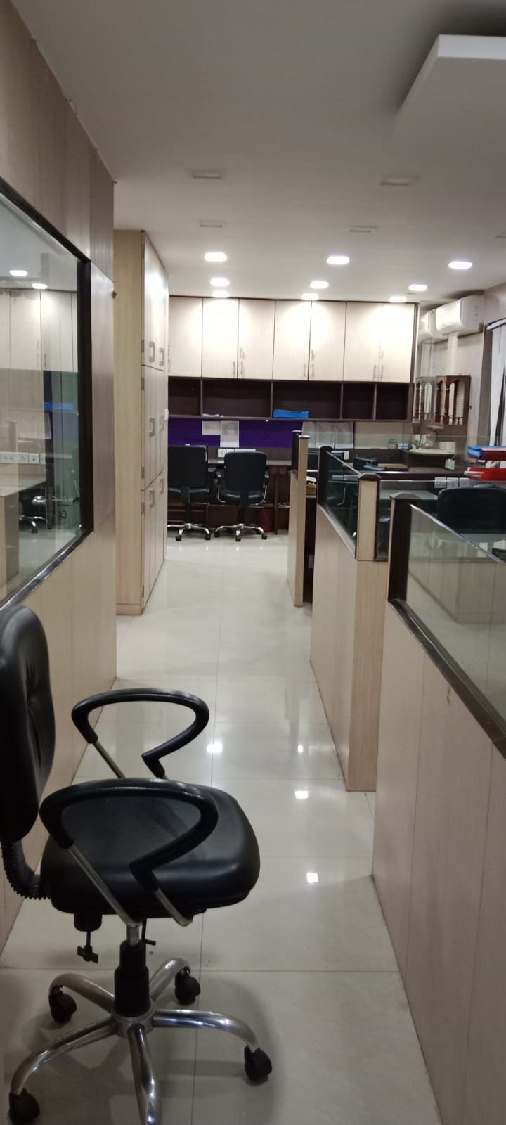 Office on Prime Location  Available for Sale at 4 GANESH CHANDRA AVENUE 4TH FLOOR, KOLKATA-700013 - 3042